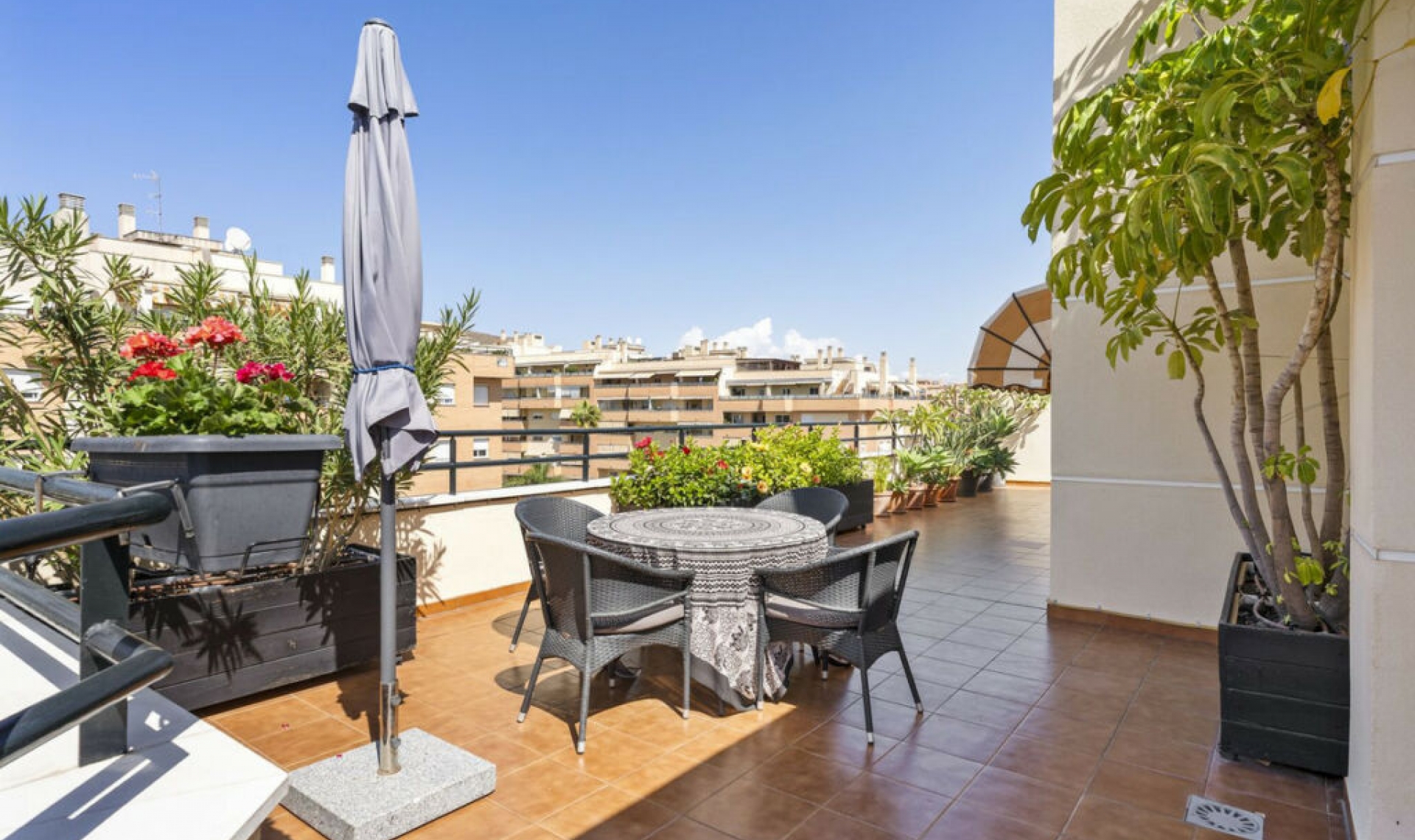 Resale - Apartment -
Benalmadena