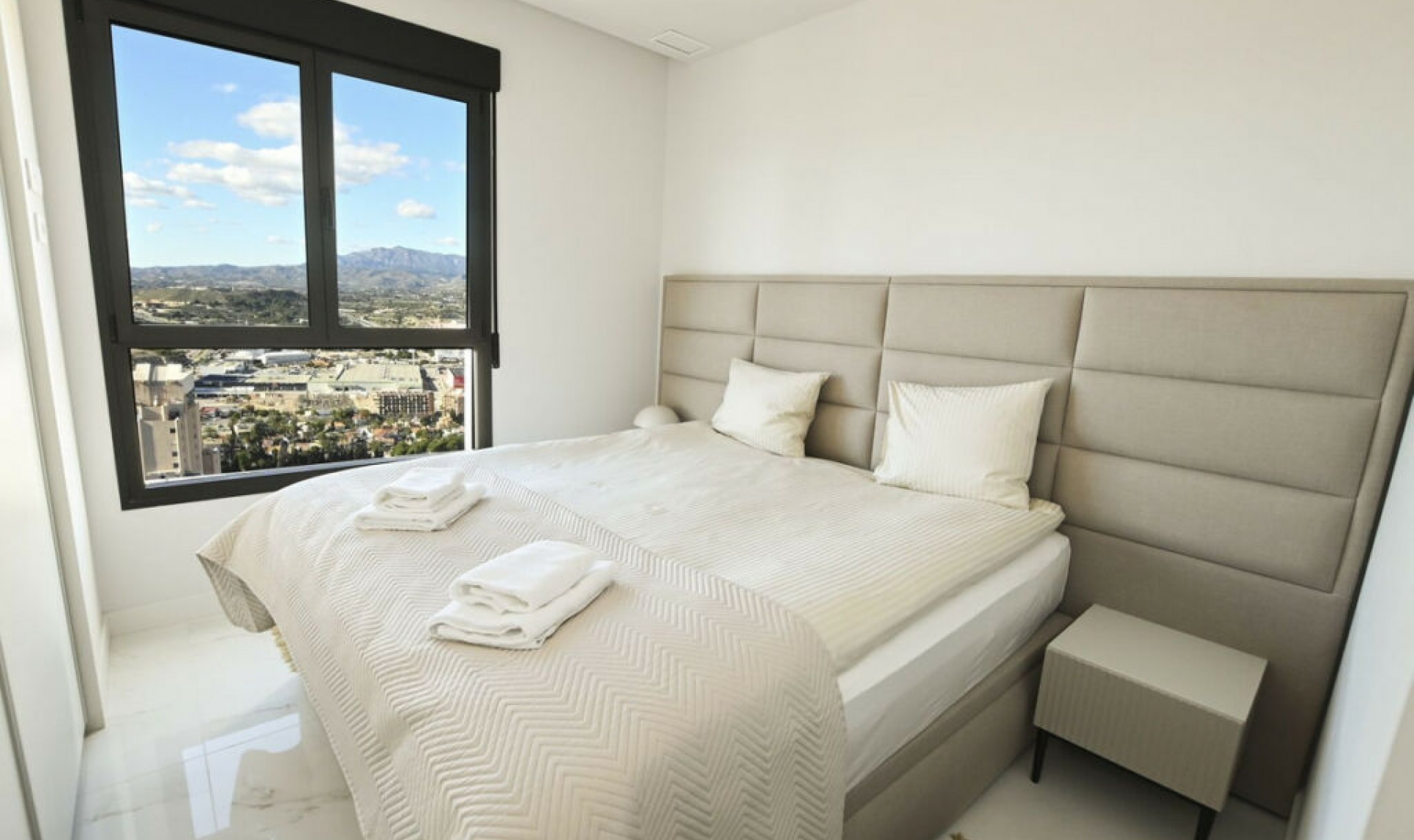 Resale - Apartment -
Benidorm