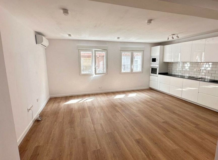 Resale - Apartment -
Benidorm