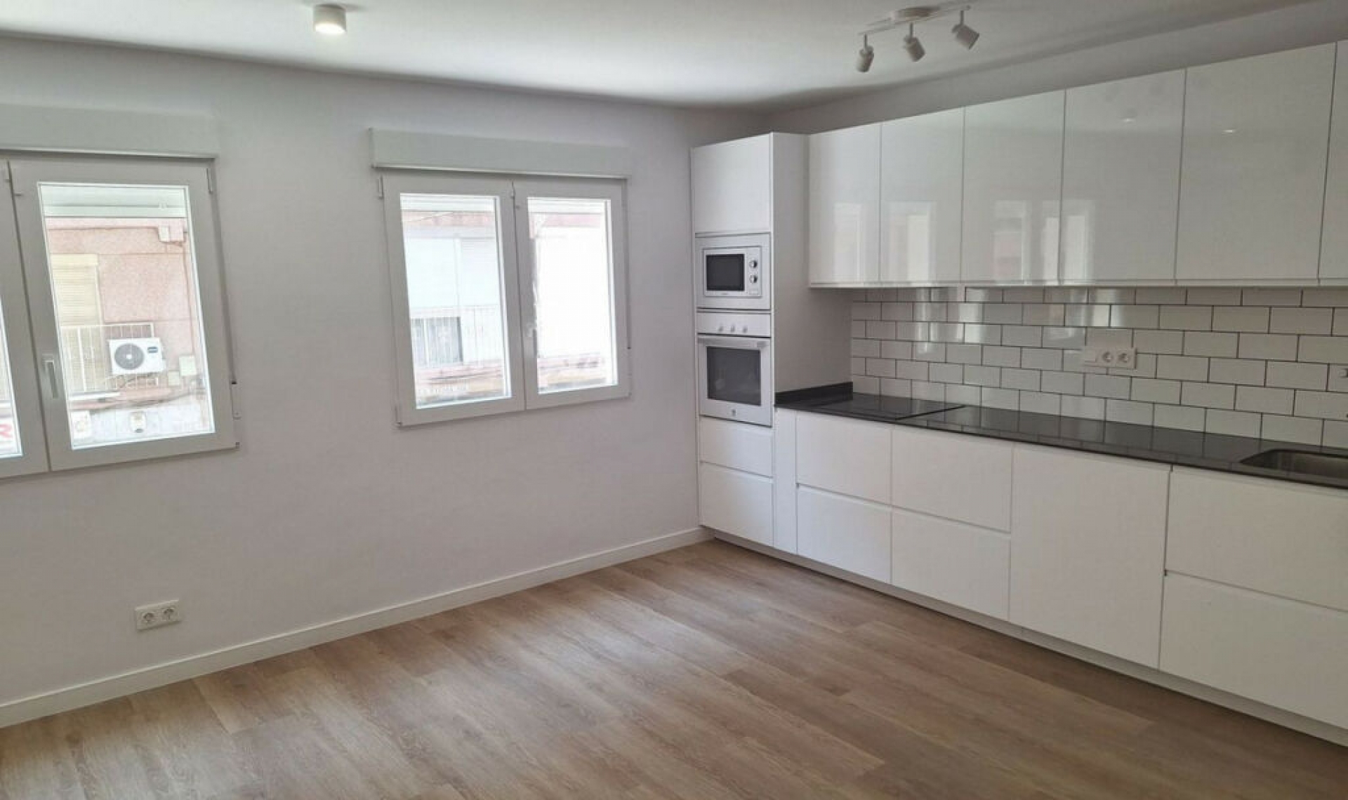 Resale - Apartment -
Benidorm