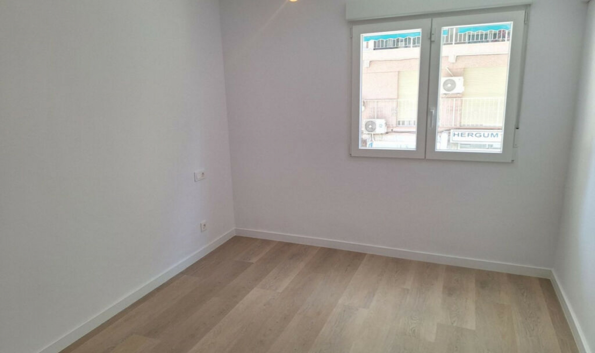 Resale - Apartment -
Benidorm