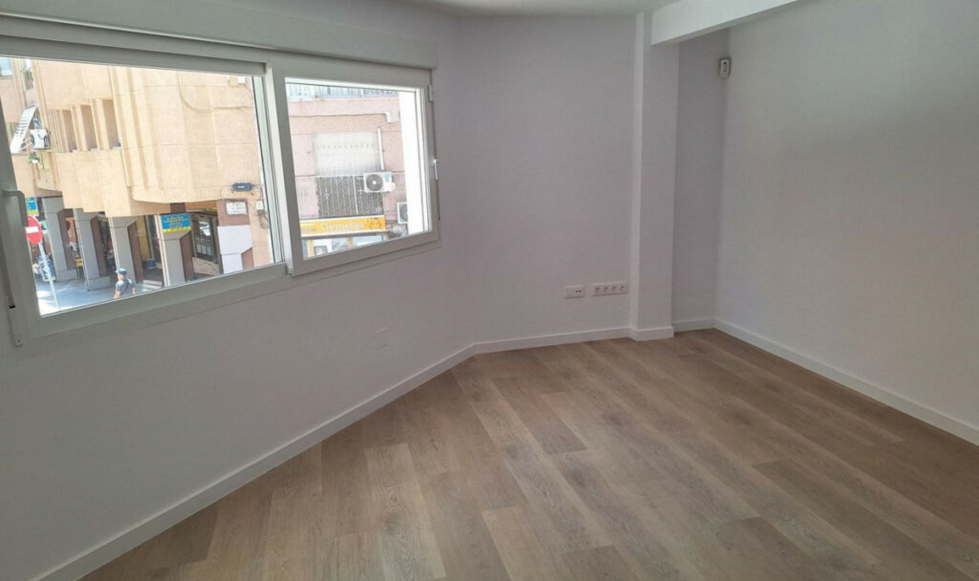 Resale - Apartment -
Benidorm