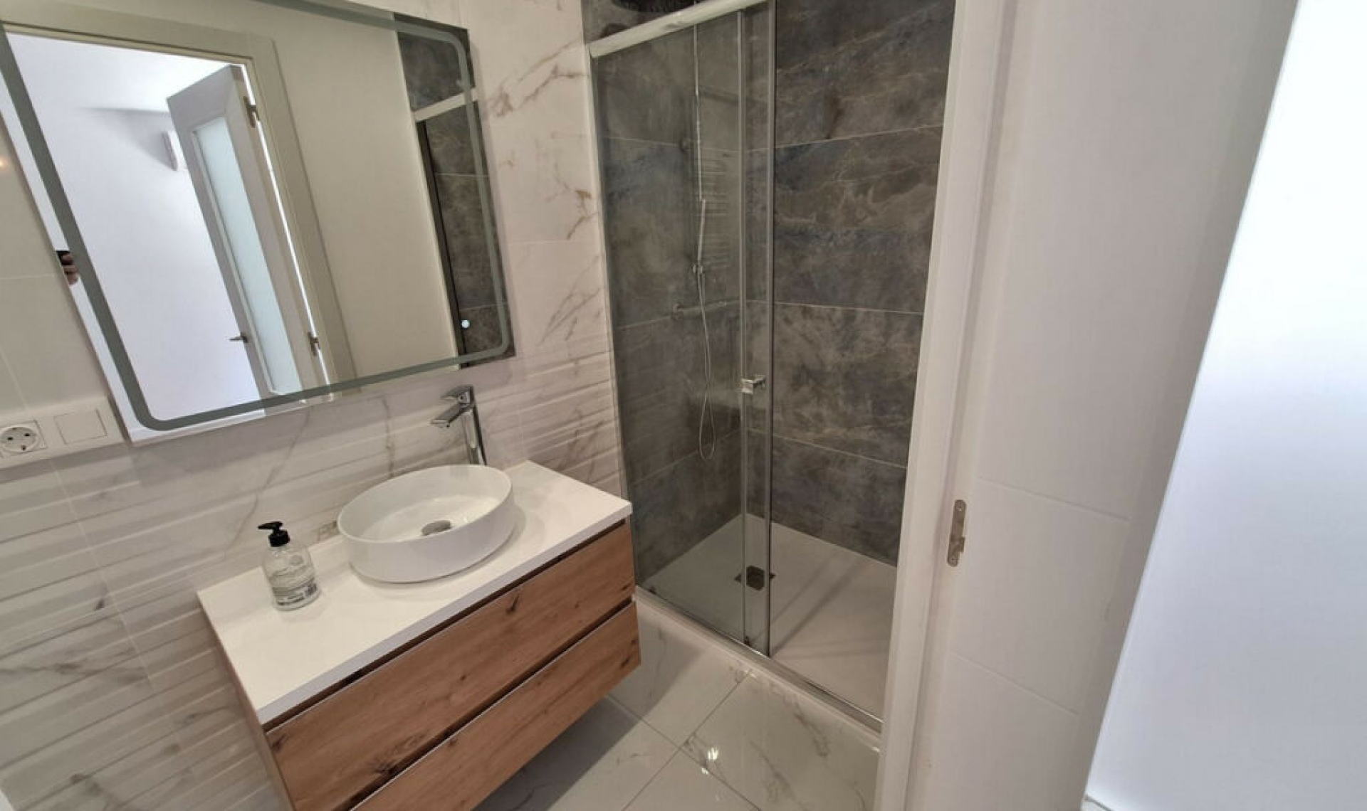 Resale - Apartment -
Benidorm