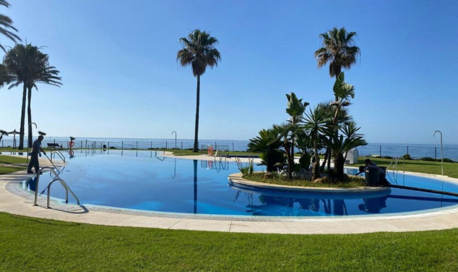 Resale - Apartment -
Calahonda