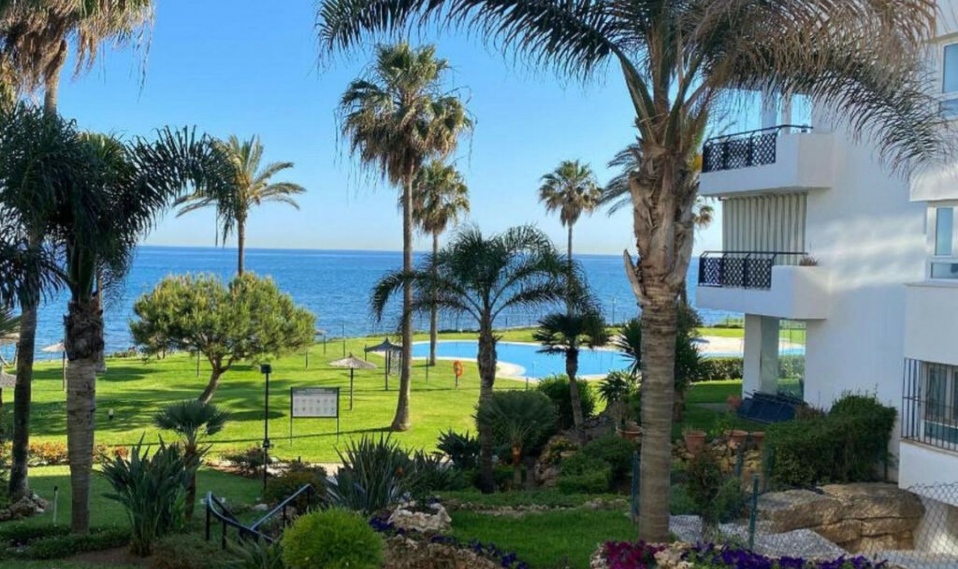 Resale - Apartment -
Calahonda