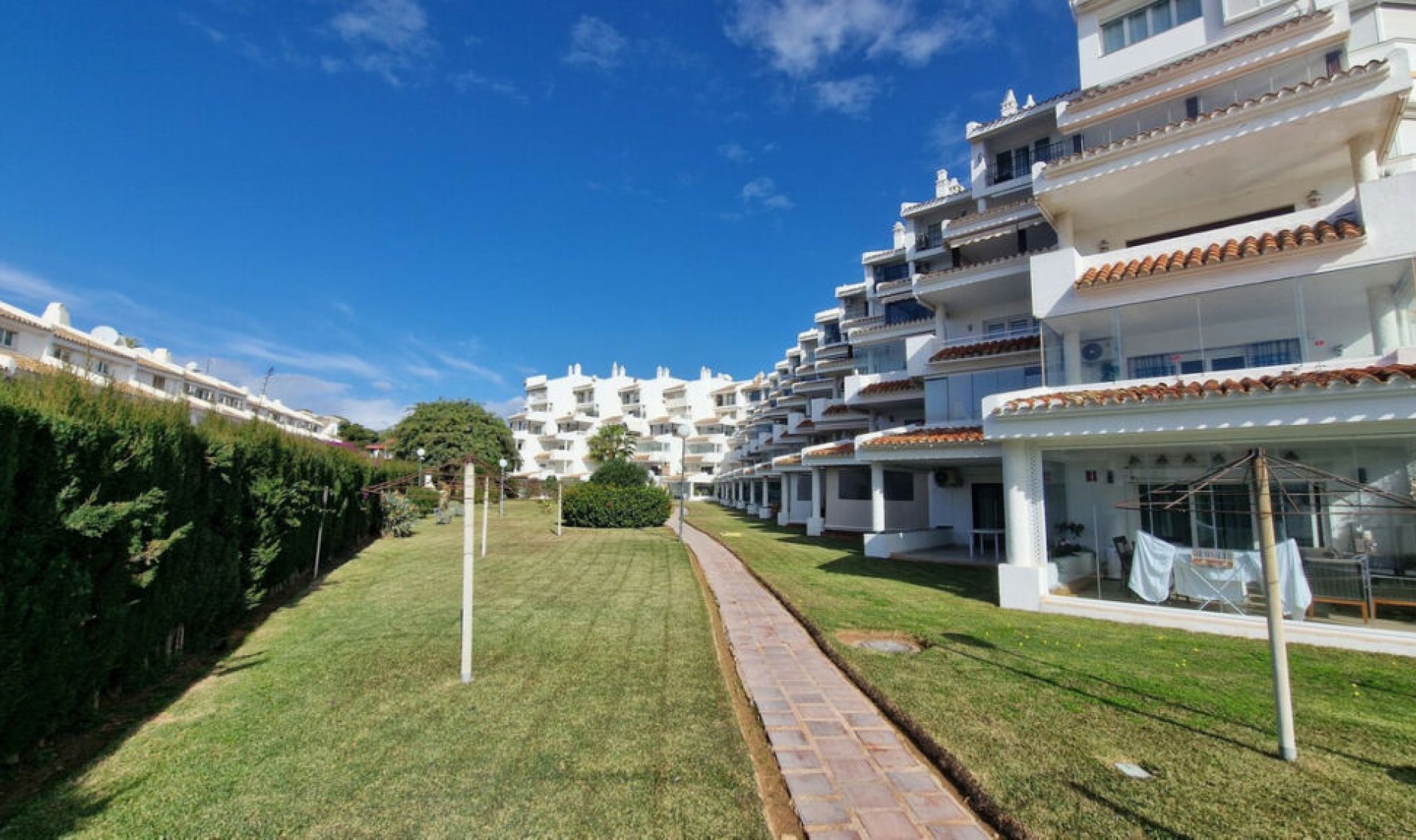 Resale - Apartment -
Calahonda