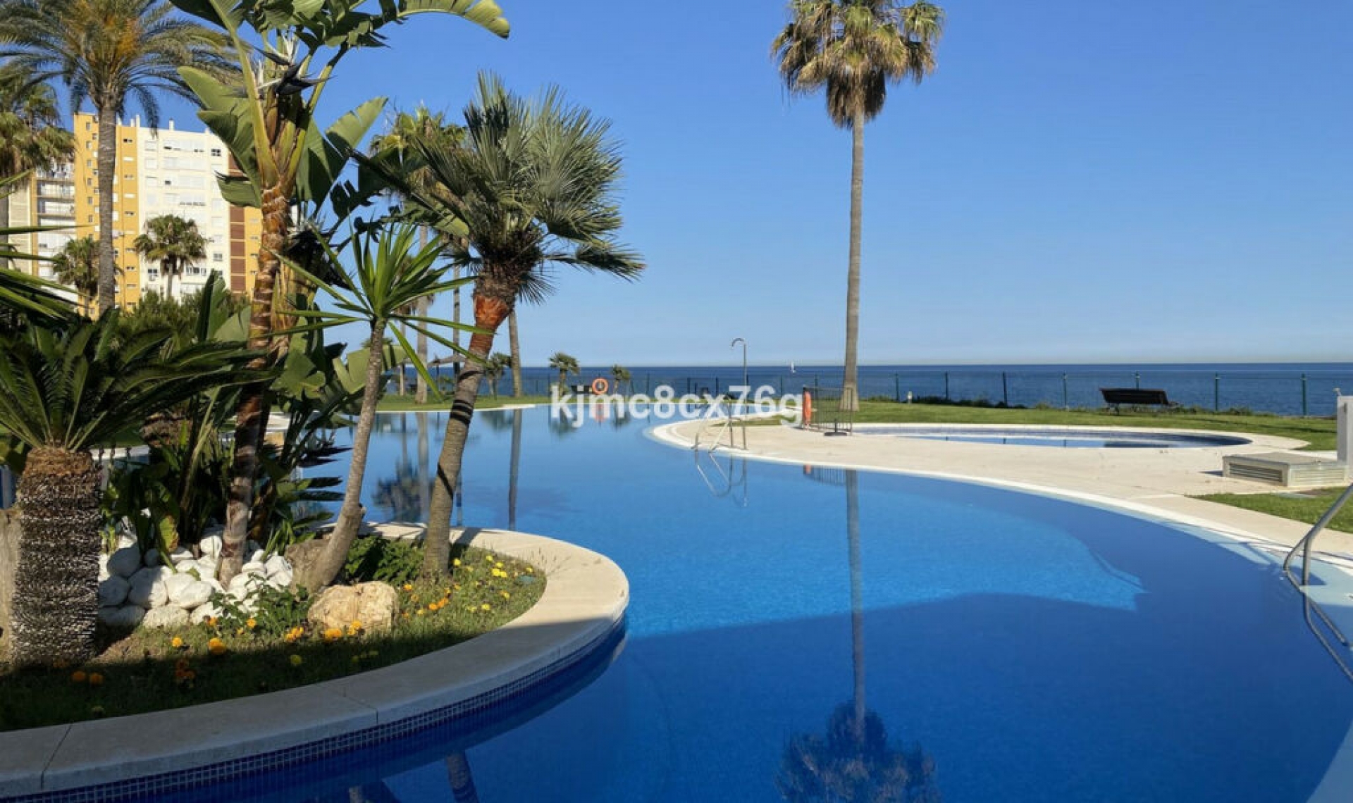 Resale - Apartment -
Calahonda