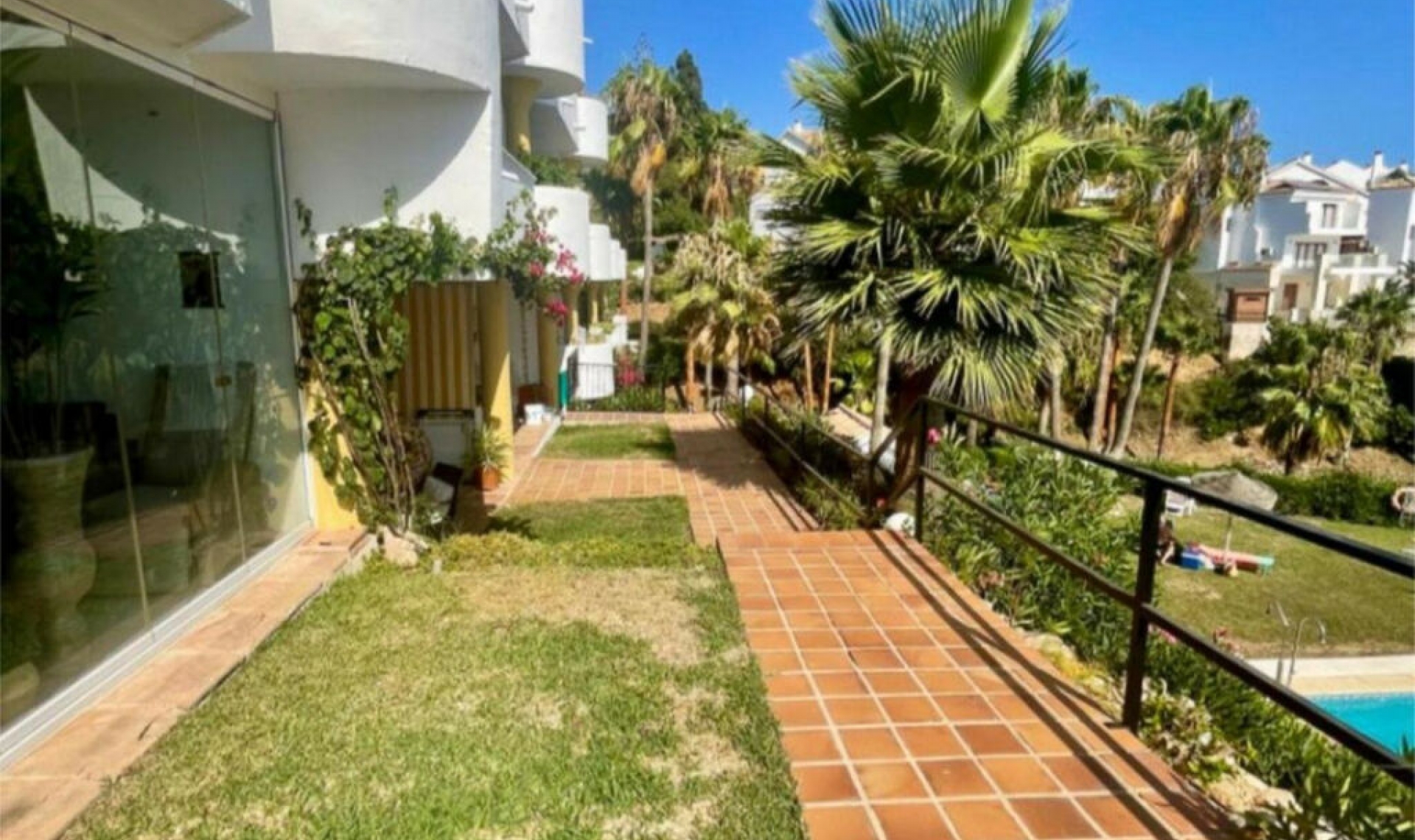 Resale - Apartment -
Calahonda