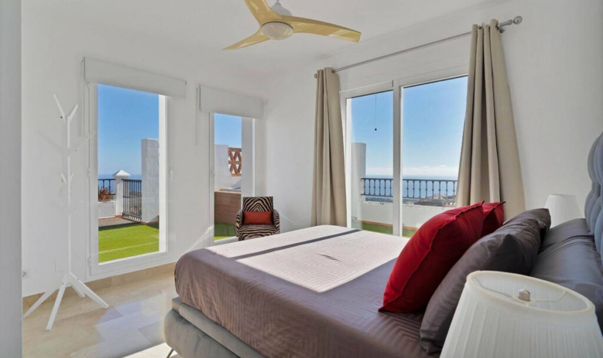 Resale - Apartment -
Calahonda