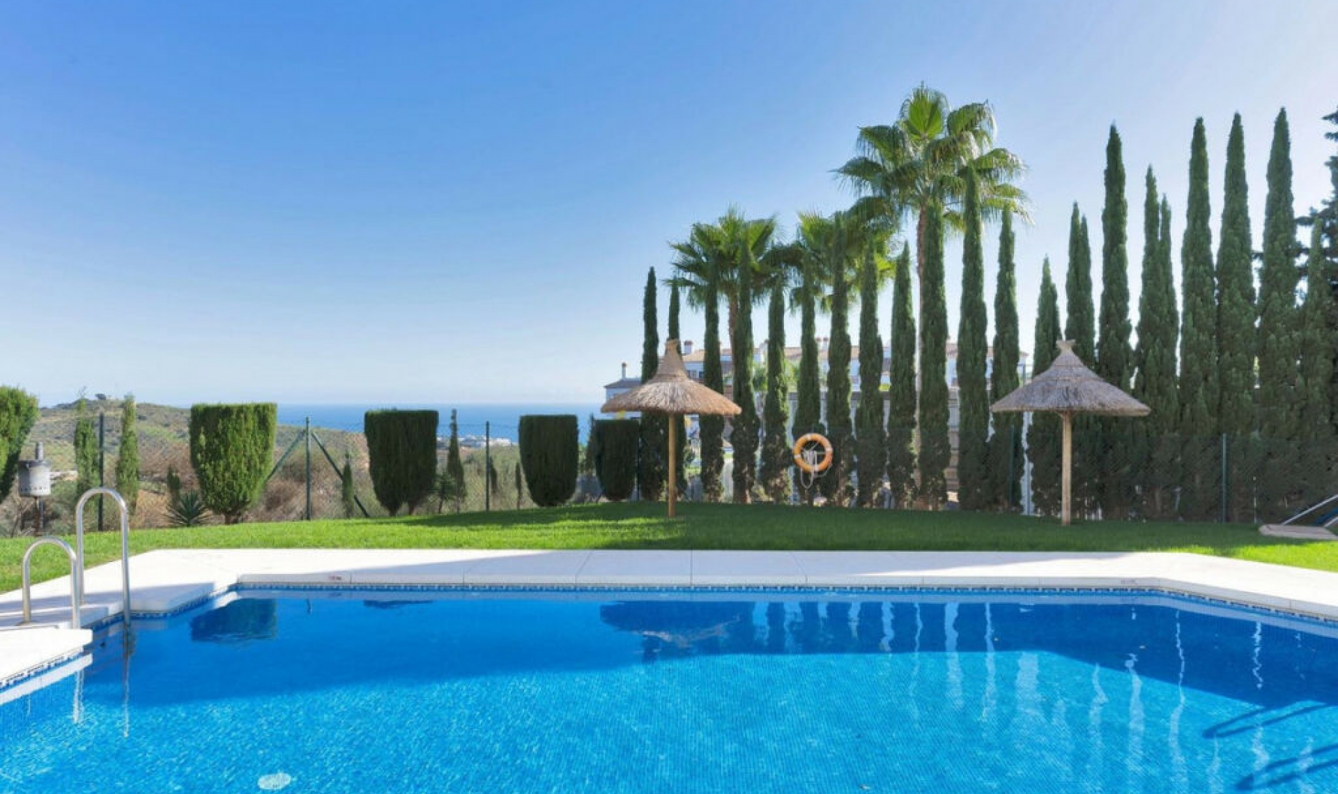 Resale - Apartment -
Calahonda