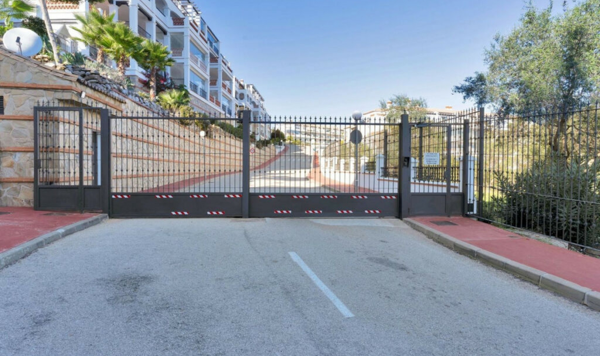 Resale - Apartment -
Calahonda