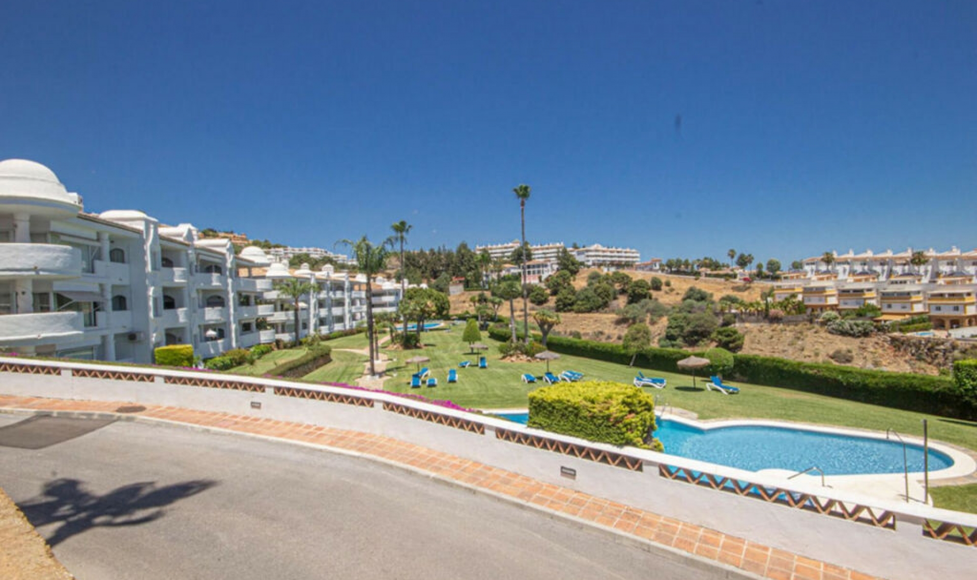 Resale - Apartment -
Calahonda