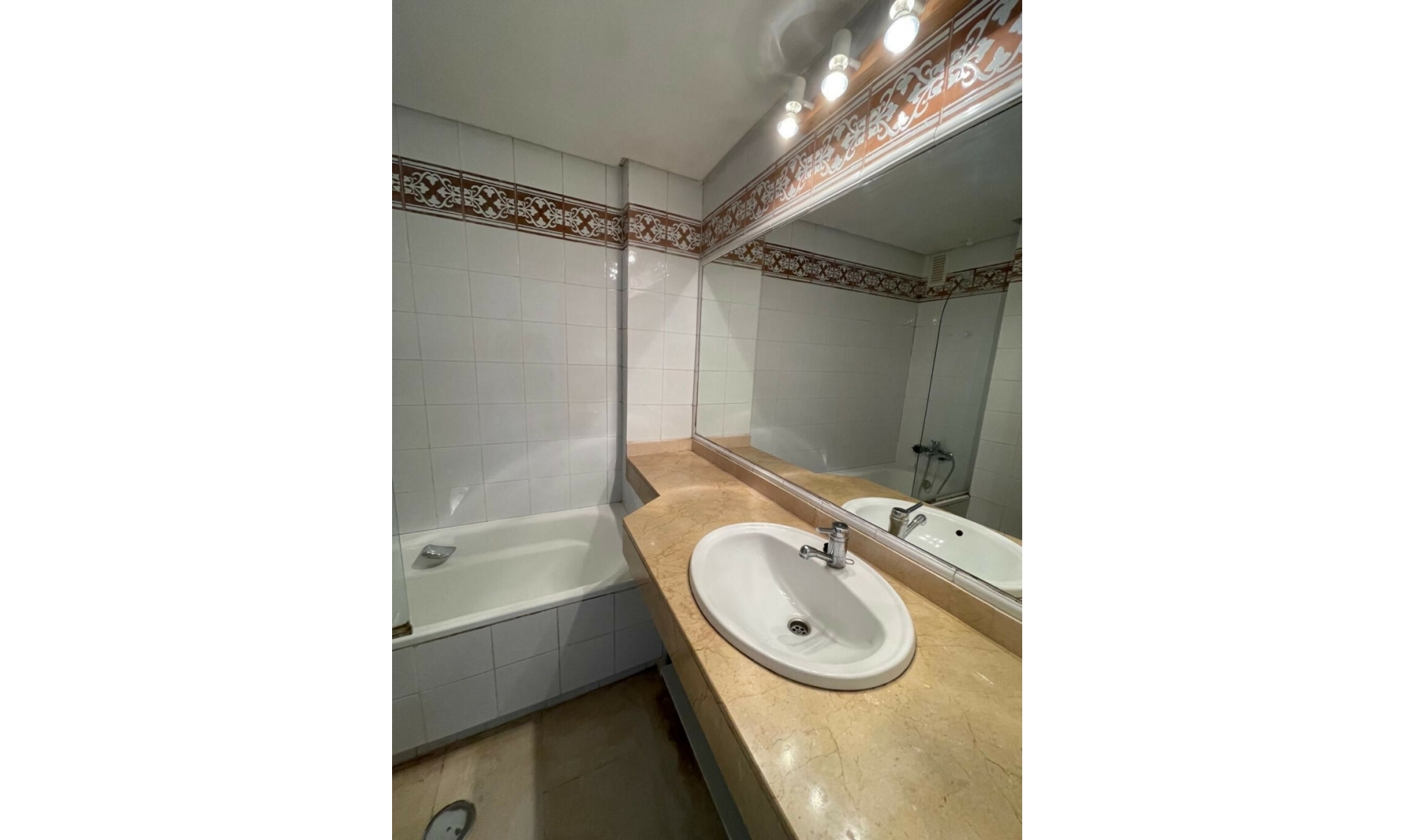 Resale - Apartment -
Calahonda