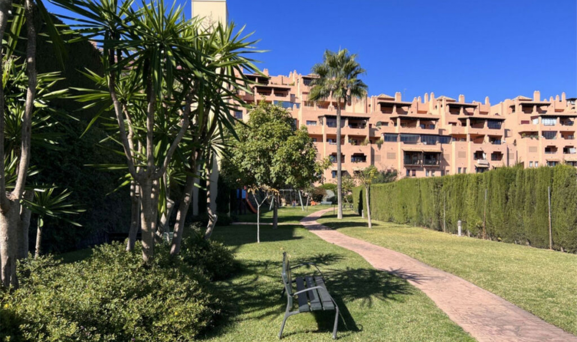 Resale - Apartment -
Calahonda