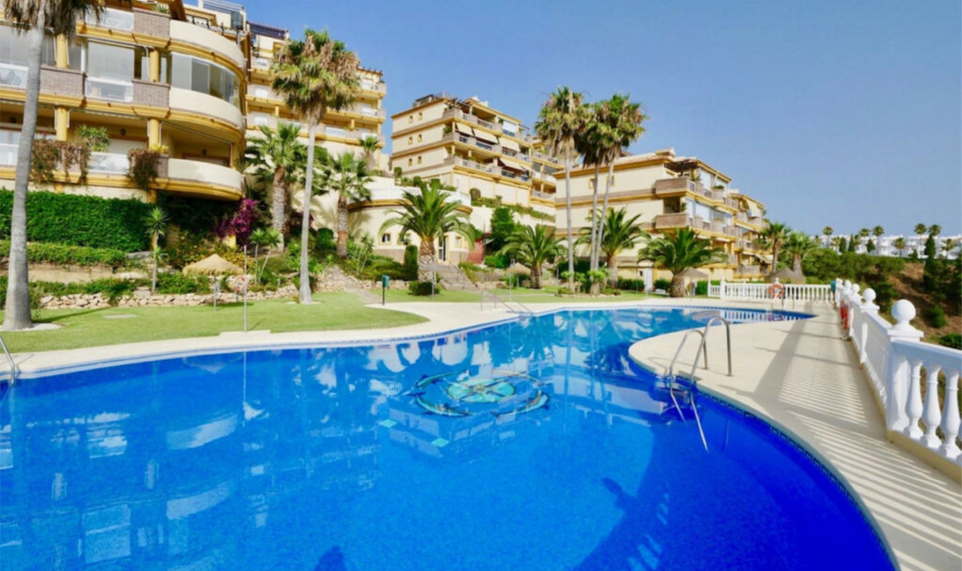 Resale - Apartment -
Calahonda