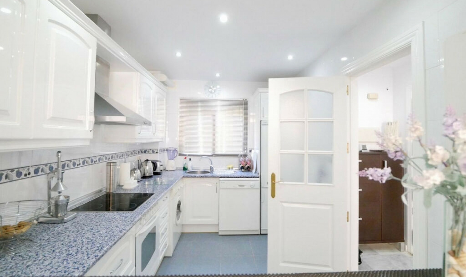Resale - Apartment -
Calahonda