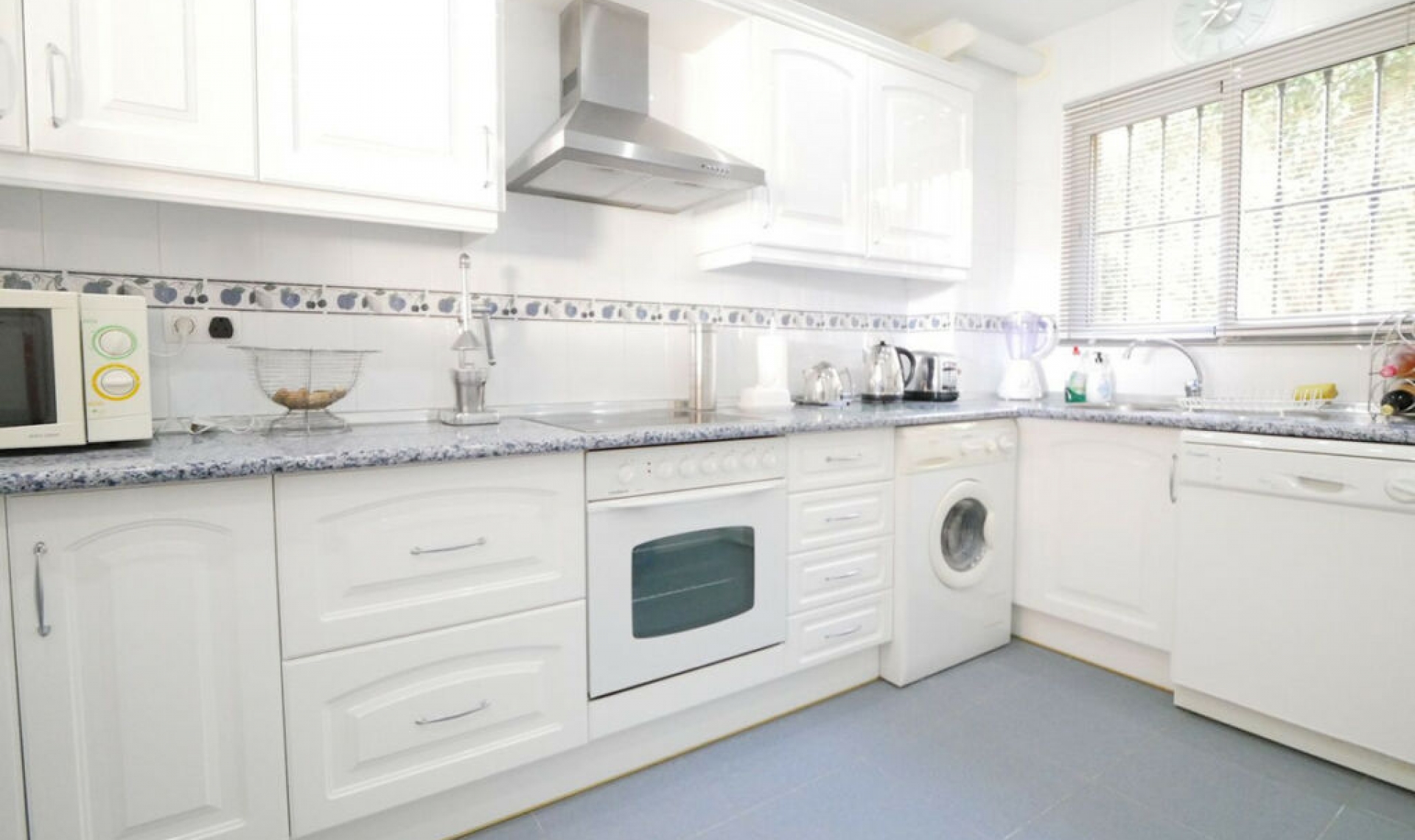 Resale - Apartment -
Calahonda