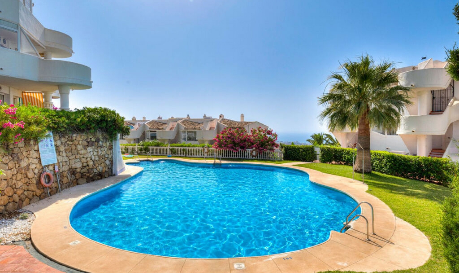 Resale - Apartment -
Calahonda