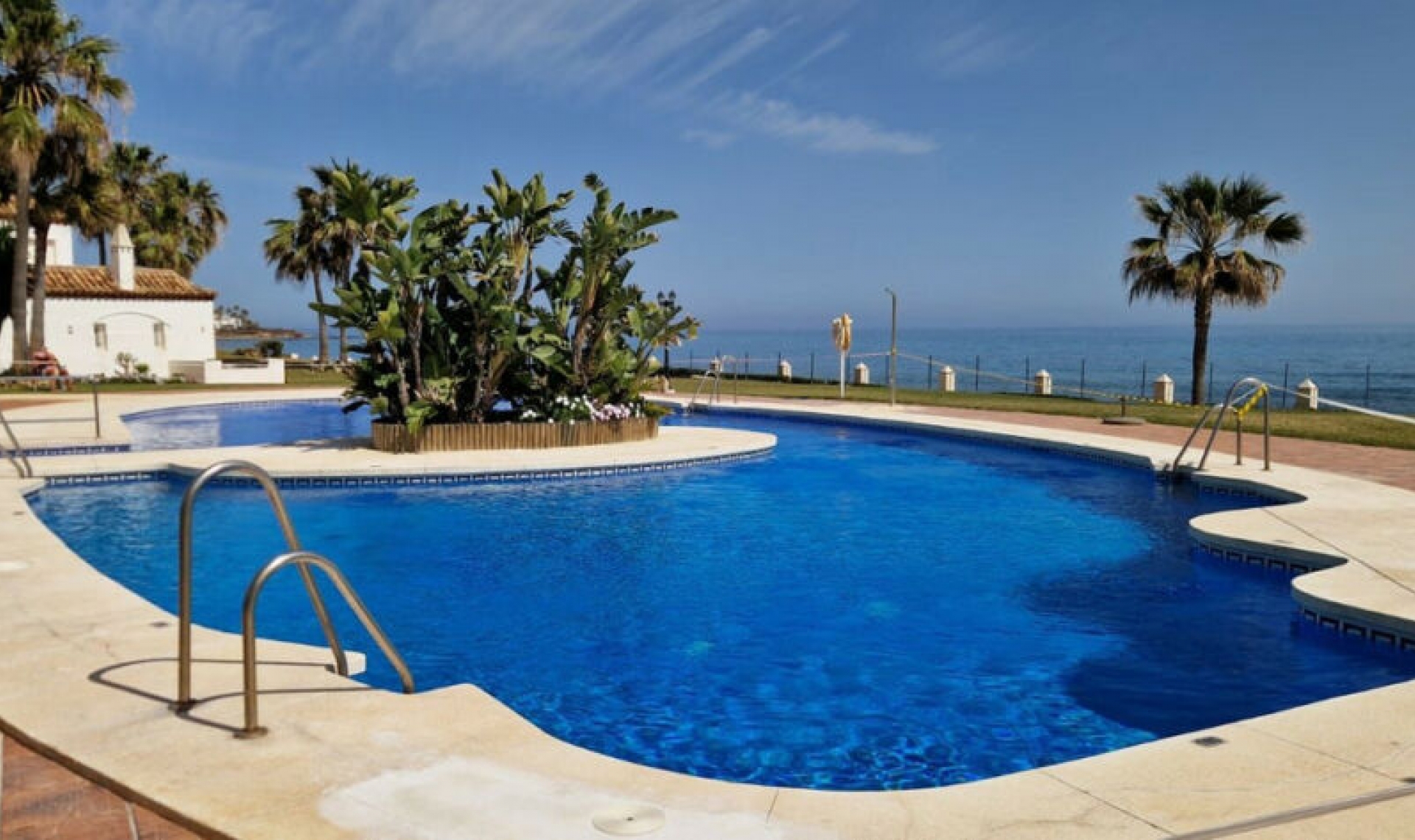 Resale - Apartment -
Calahonda