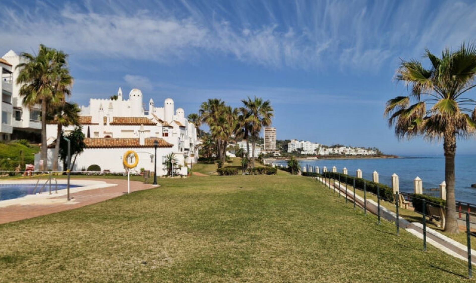 Resale - Apartment -
Calahonda