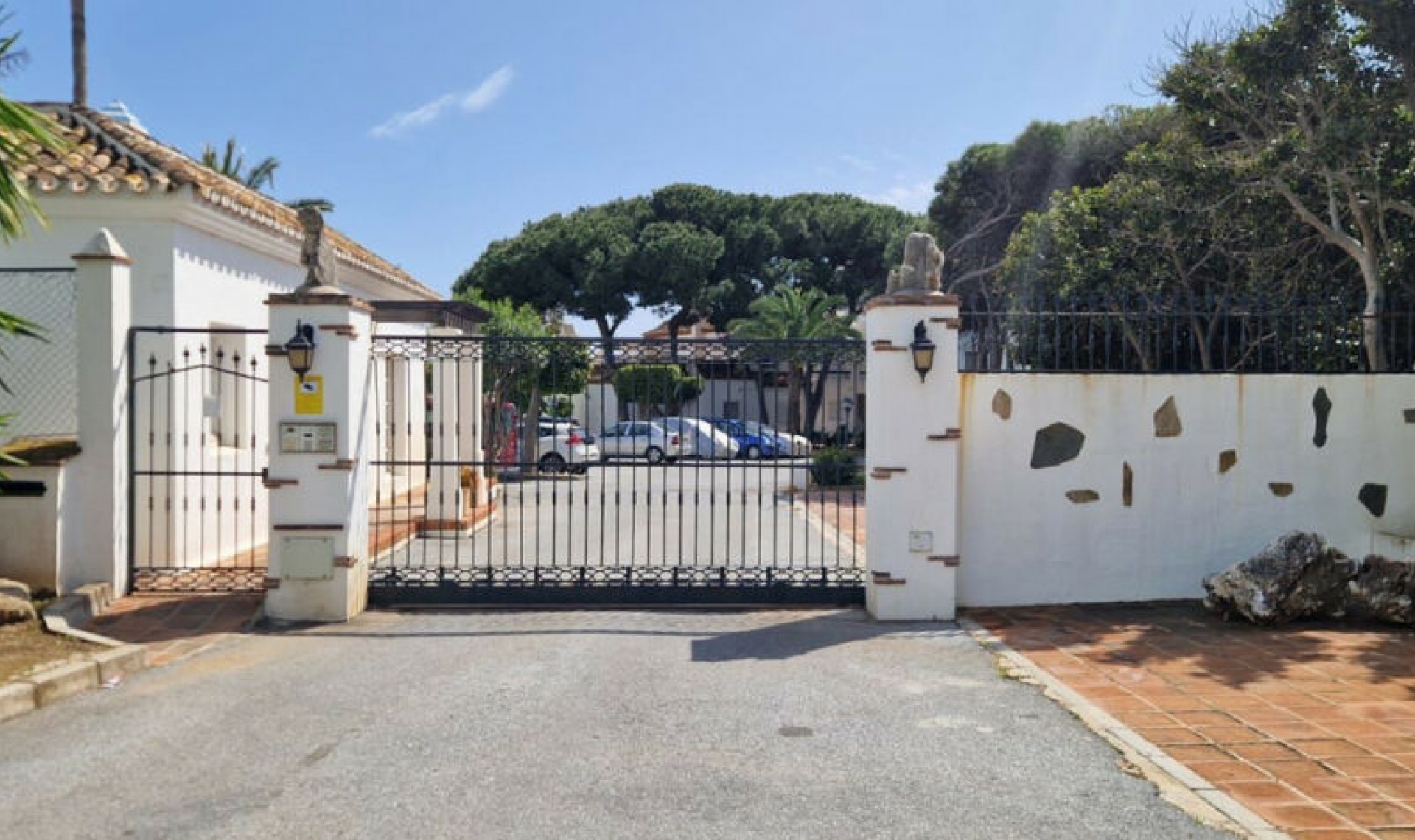 Resale - Apartment -
Calahonda