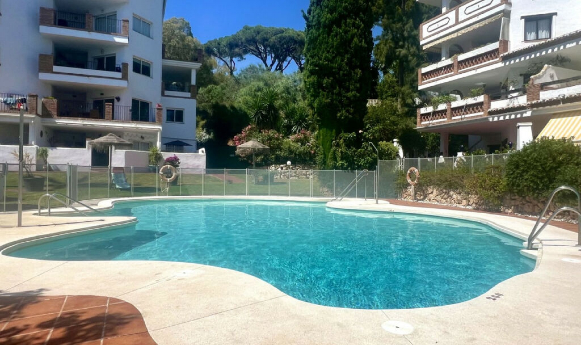 Resale - Apartment -
Calahonda