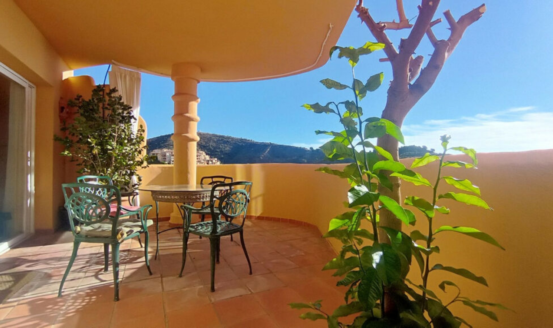 Resale - Apartment -
Calahonda