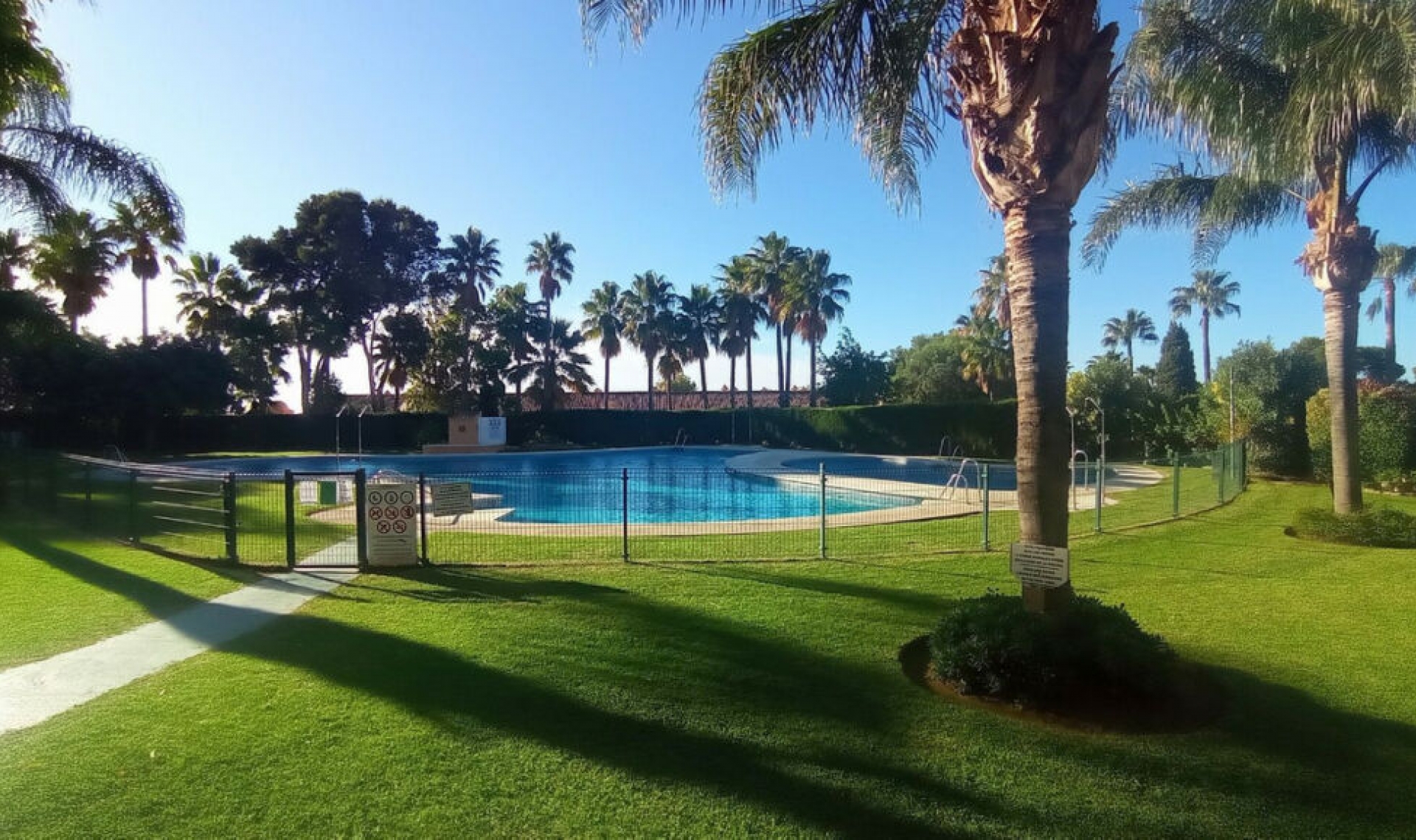 Resale - Apartment -
Calahonda