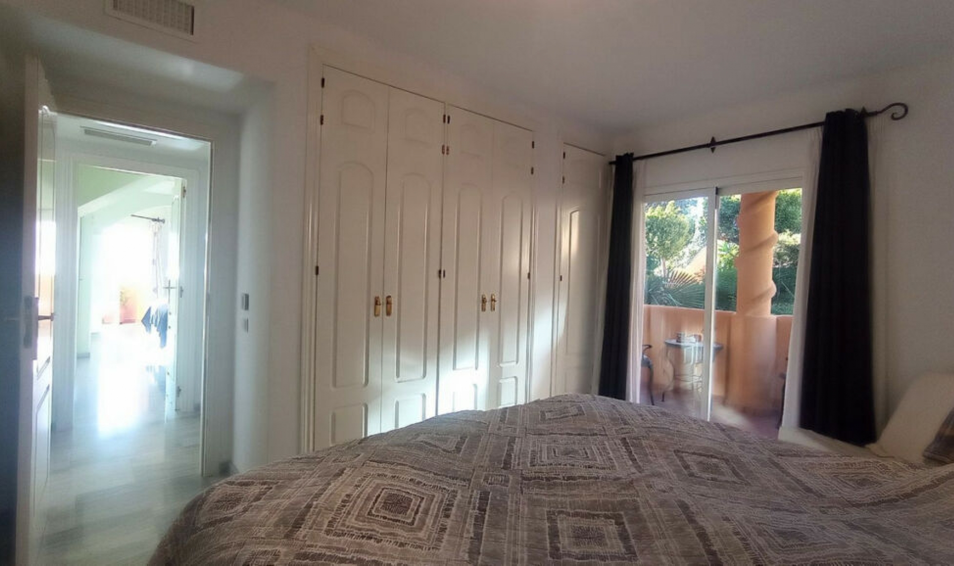 Resale - Apartment -
Calahonda