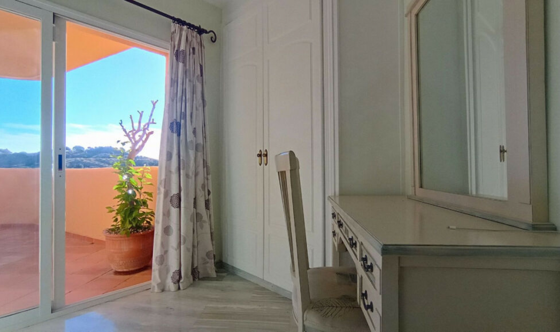 Resale - Apartment -
Calahonda