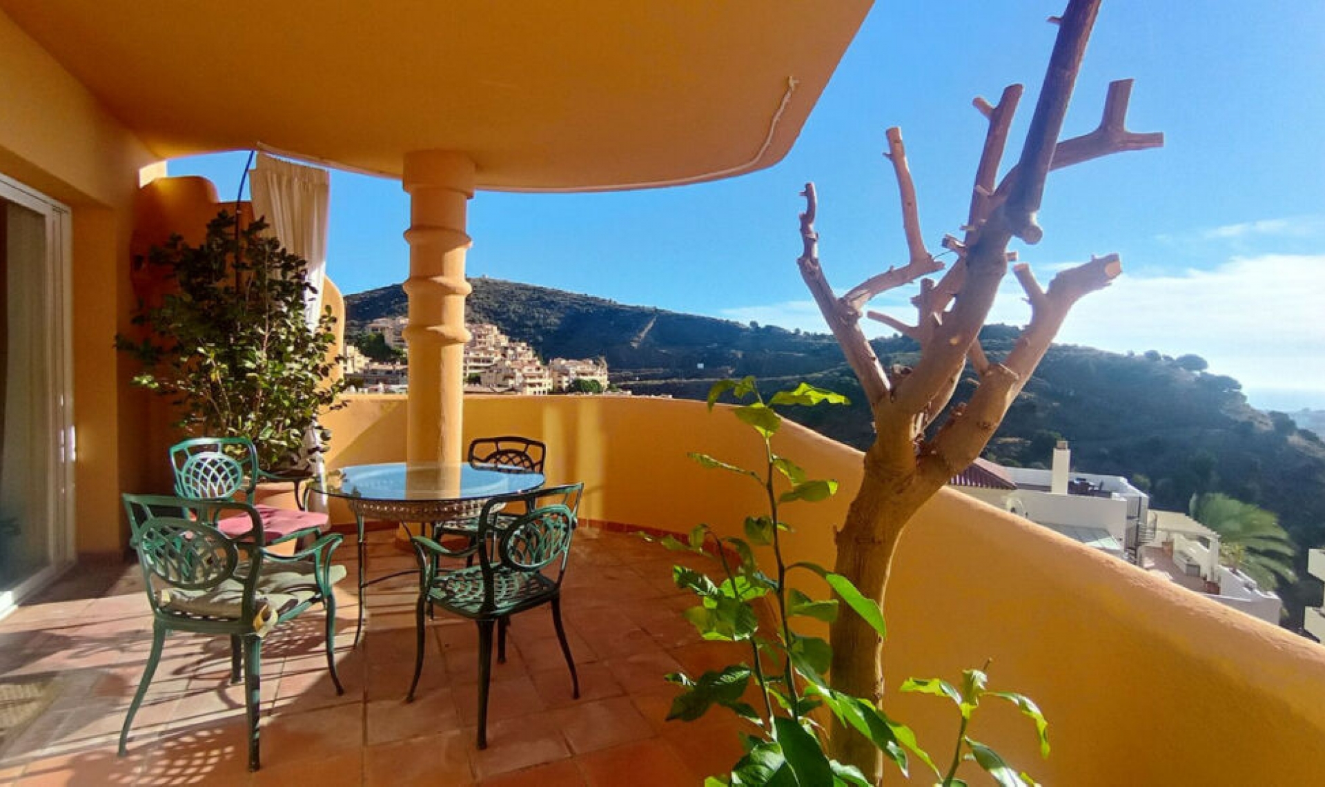 Resale - Apartment -
Calahonda