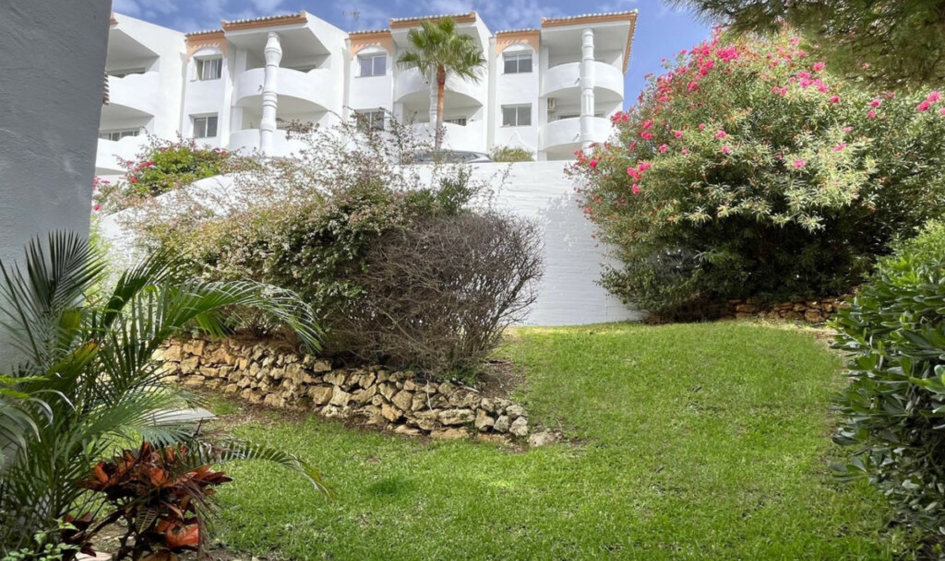 Resale - Apartment -
Calahonda