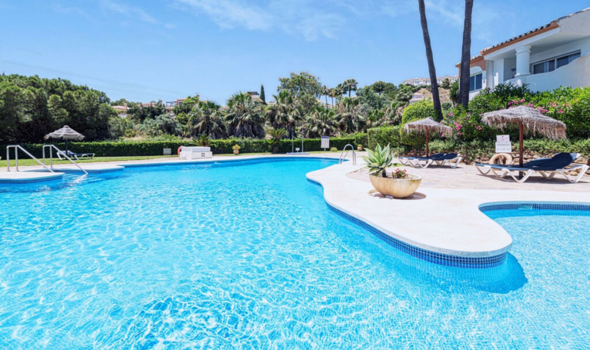 Resale - Apartment -
Calahonda