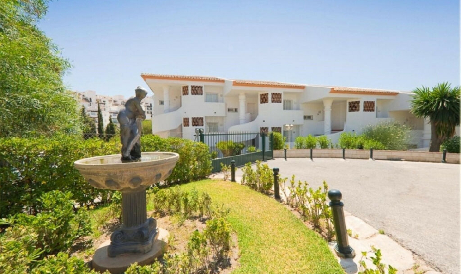 Resale - Apartment -
Calahonda
