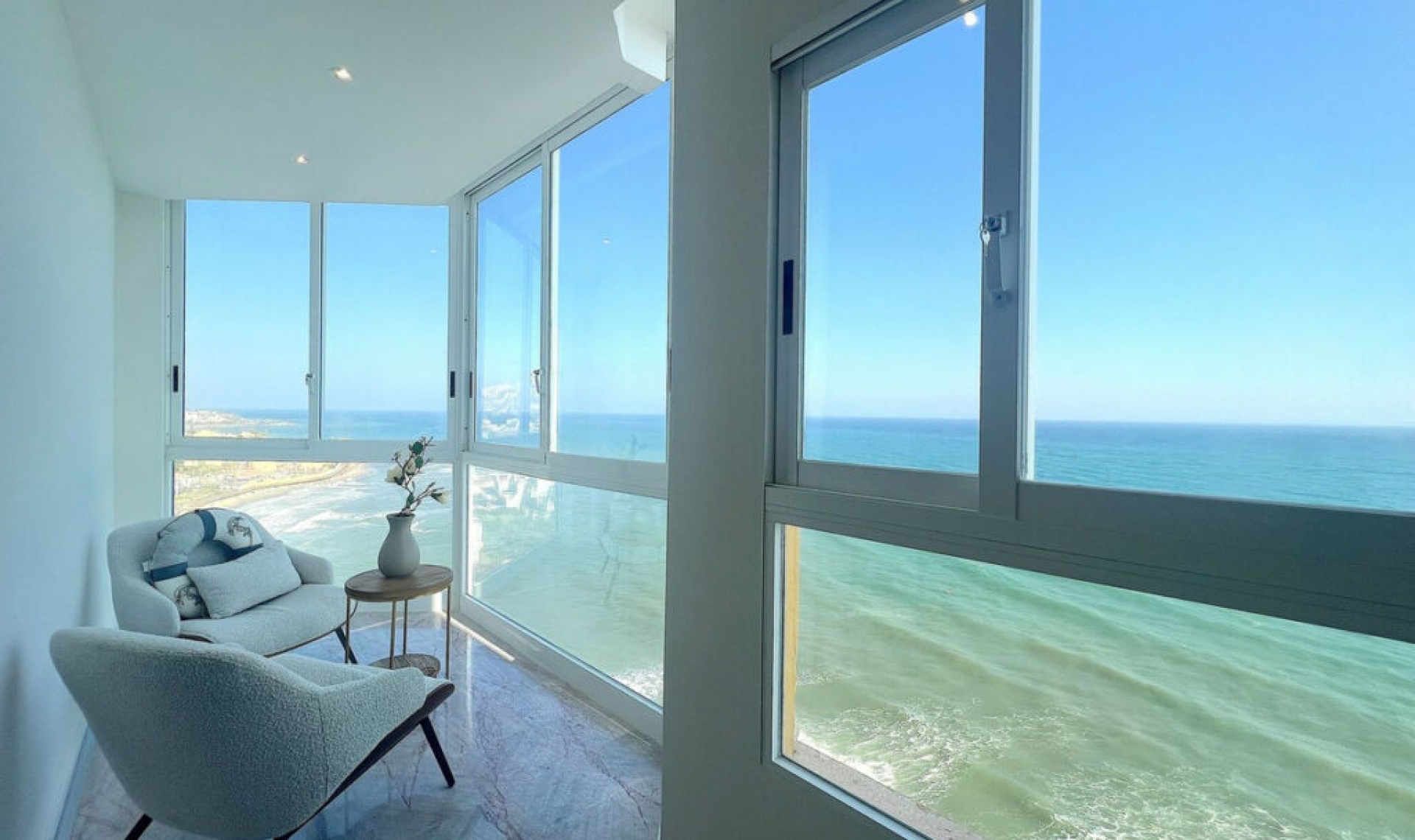 Resale - Apartment -
Calahonda