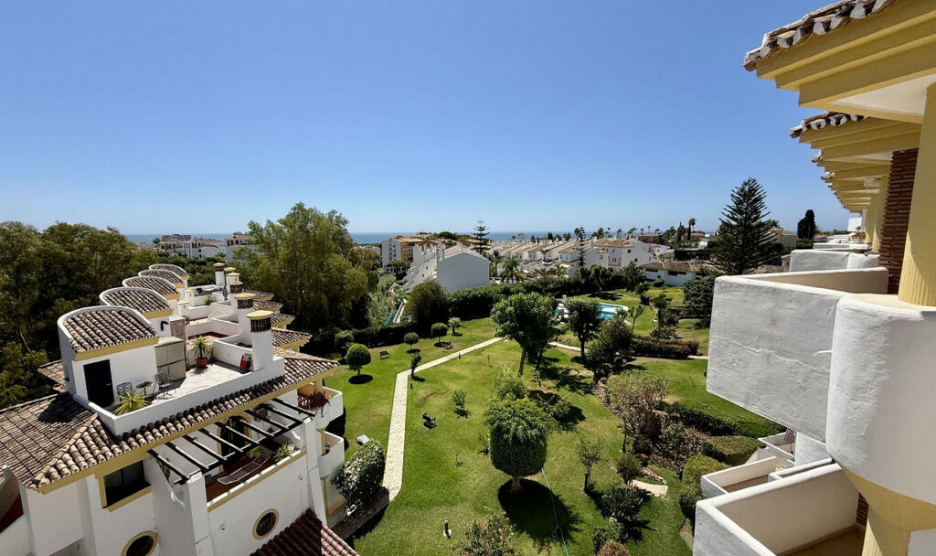 Resale - Apartment -
Calahonda