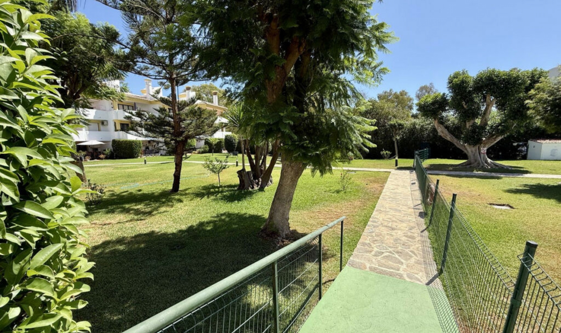 Resale - Apartment -
Calahonda