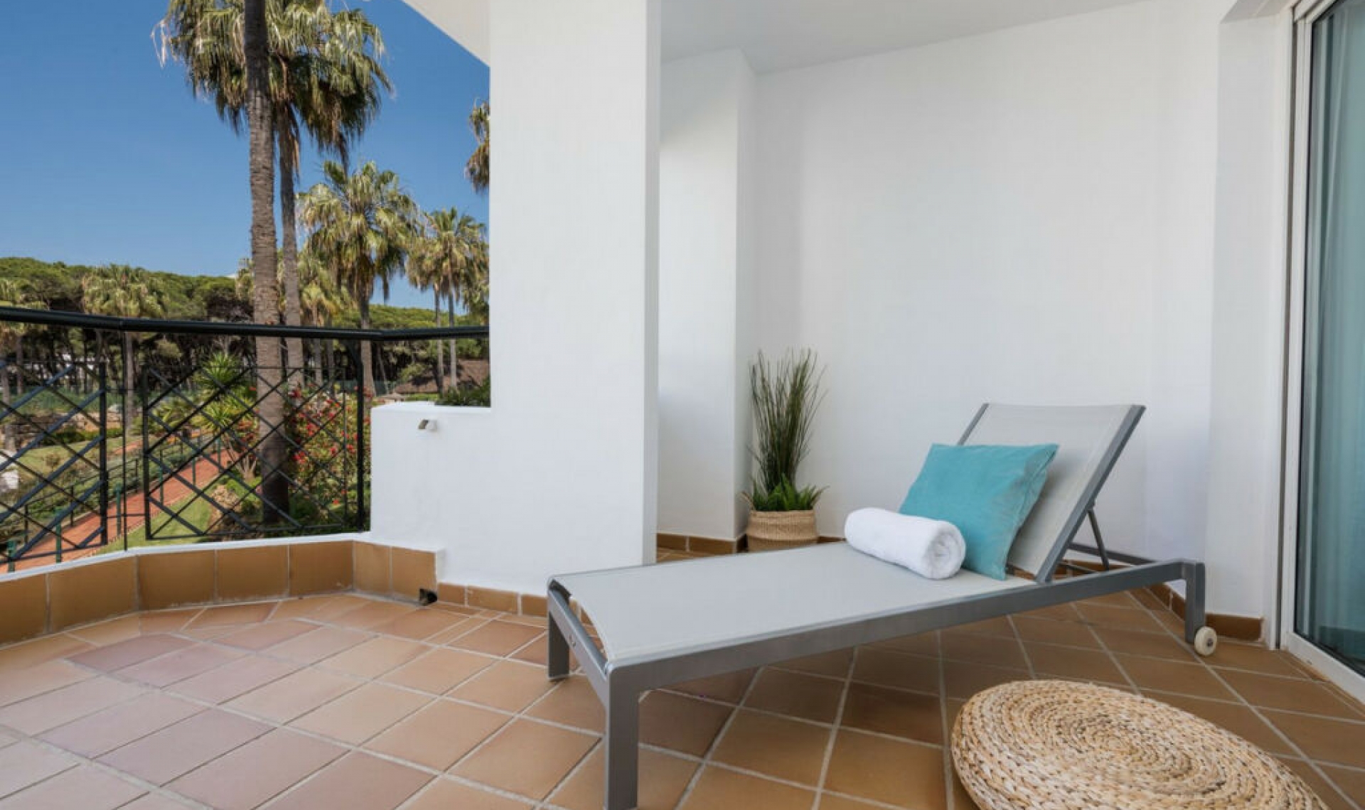 Resale - Apartment -
Calahonda