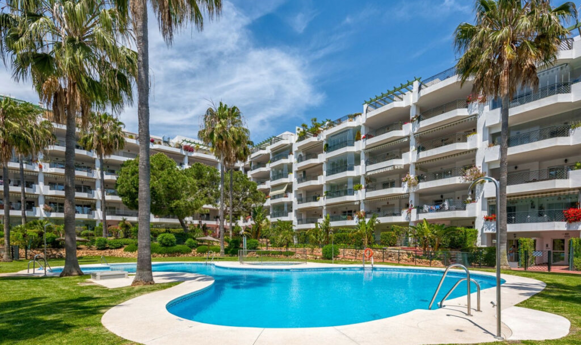 Resale - Apartment -
Calahonda