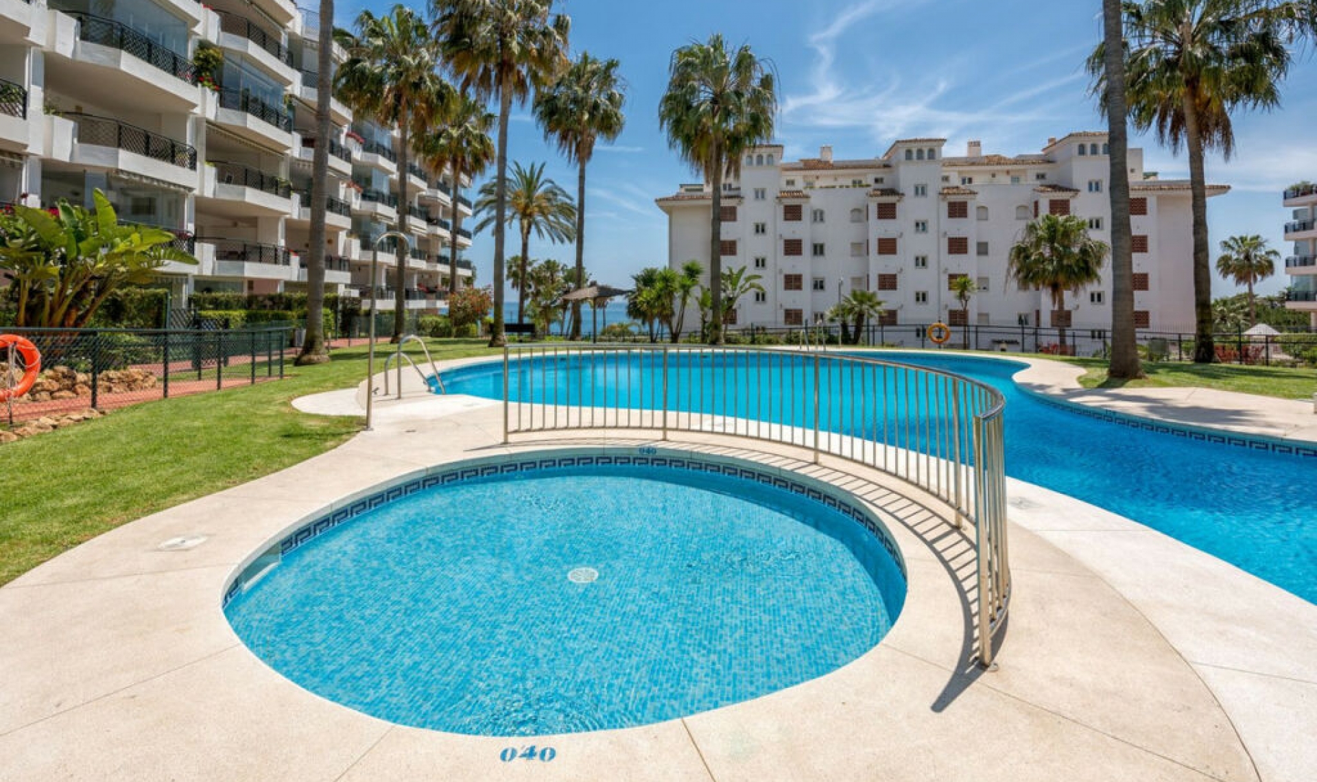 Resale - Apartment -
Calahonda