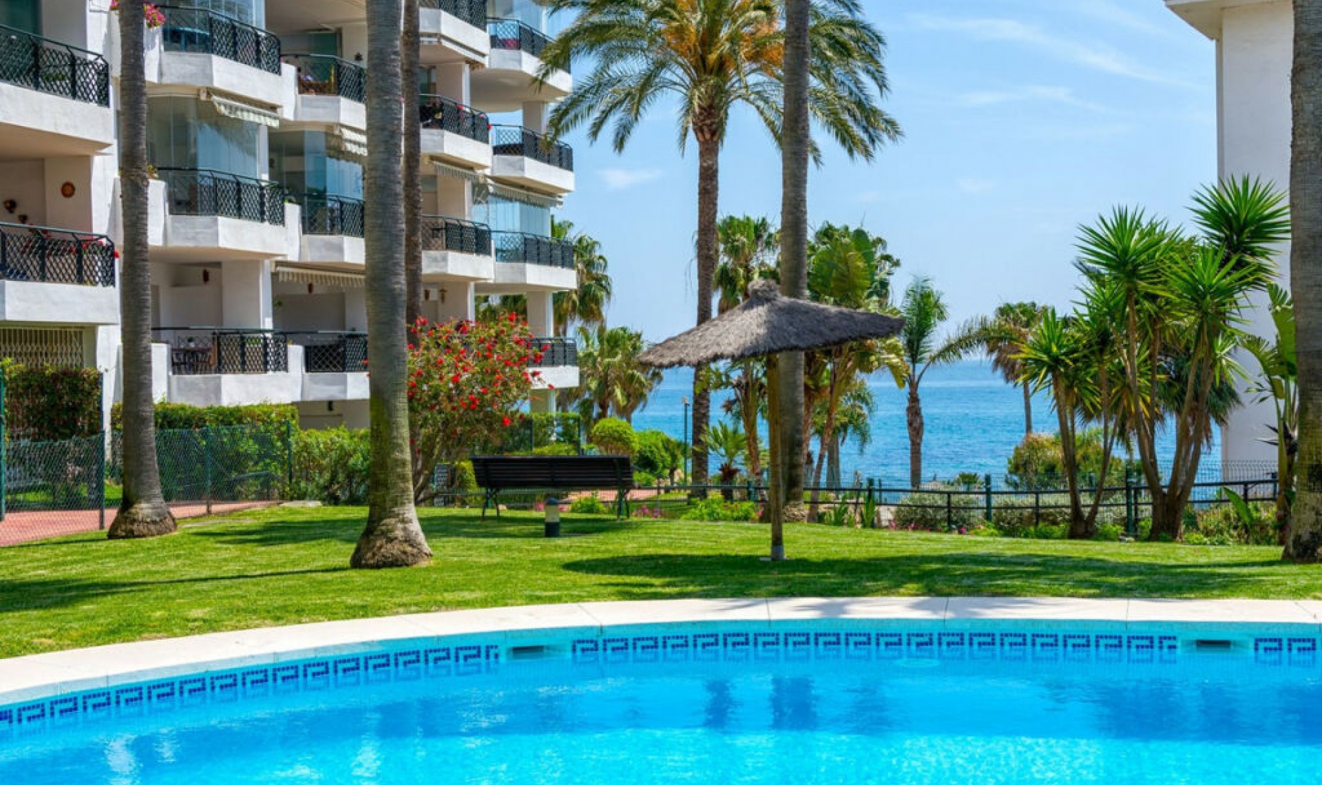 Resale - Apartment -
Calahonda