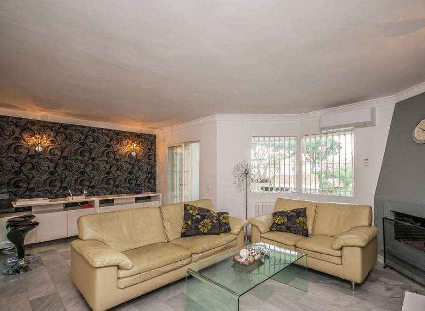 Resale - Apartment -
Calahonda