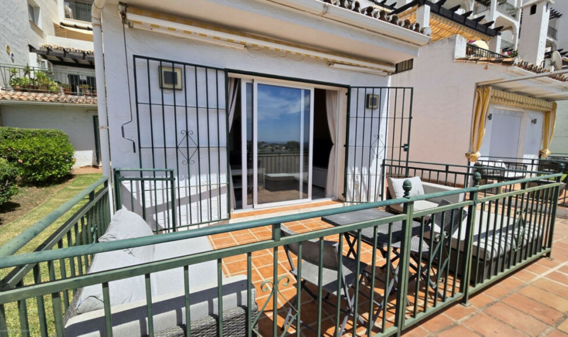Resale - Apartment -
Calahonda