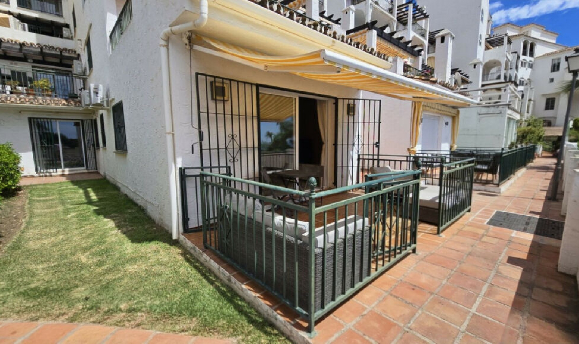 Resale - Apartment -
Calahonda