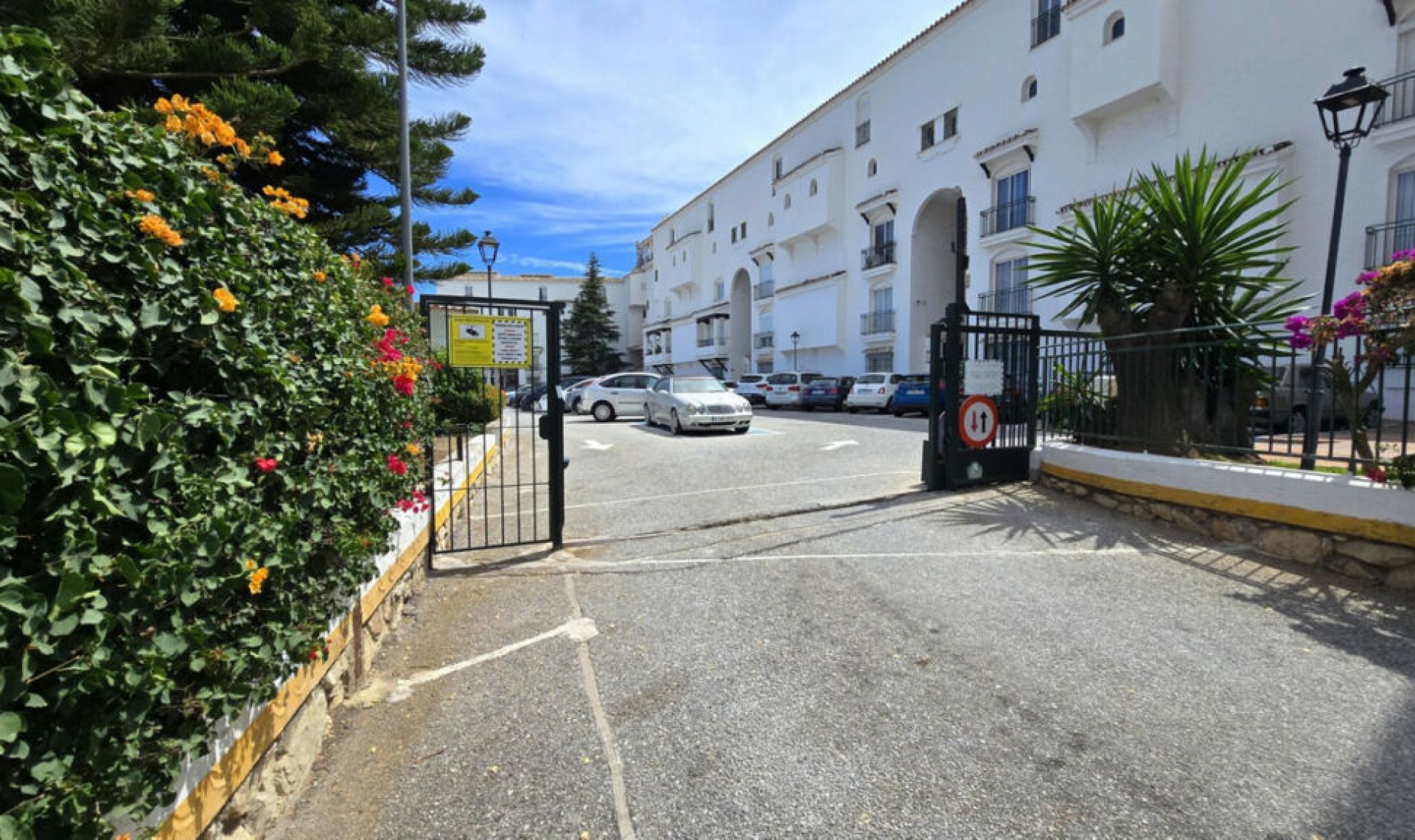 Resale - Apartment -
Calahonda