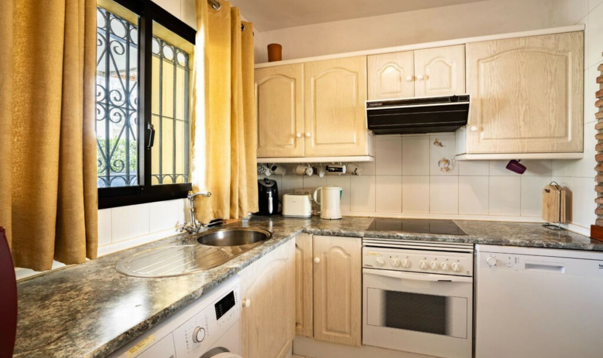 Resale - Apartment -
Calahonda