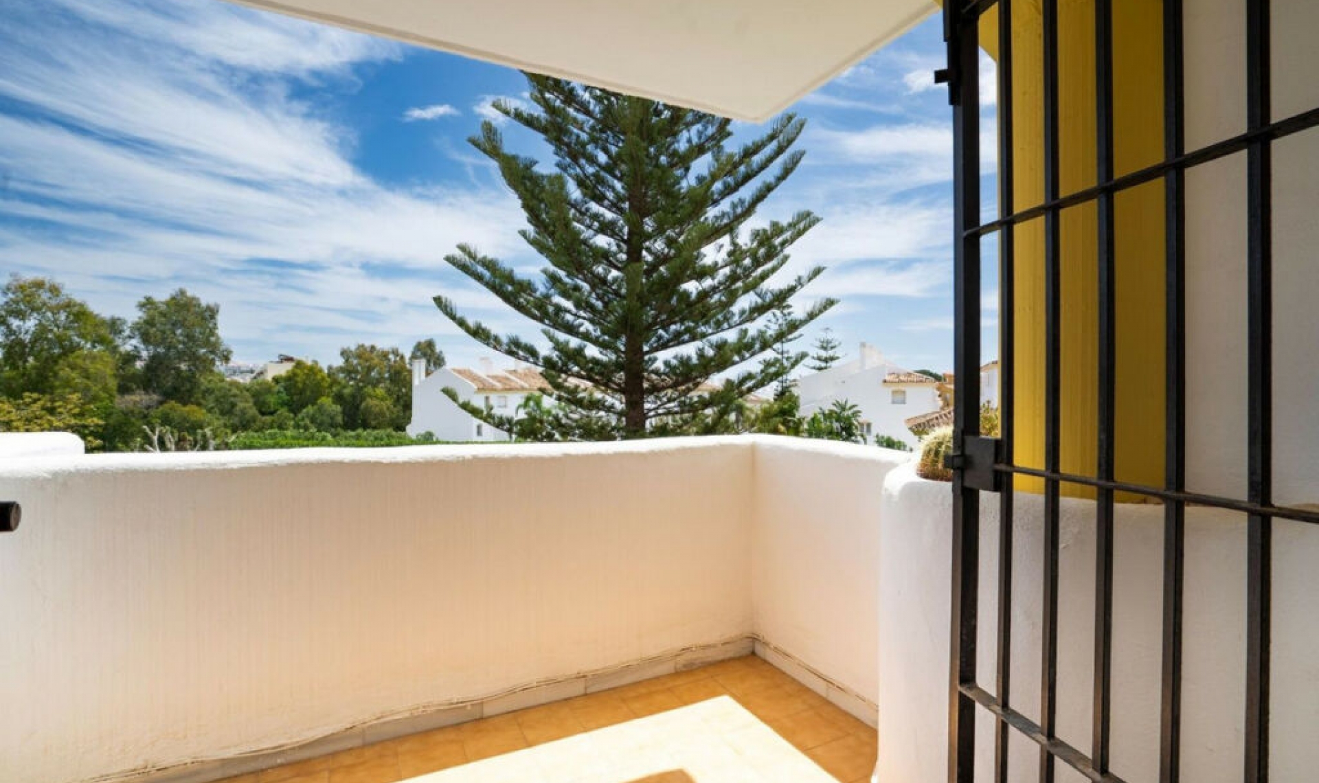 Resale - Apartment -
Calahonda