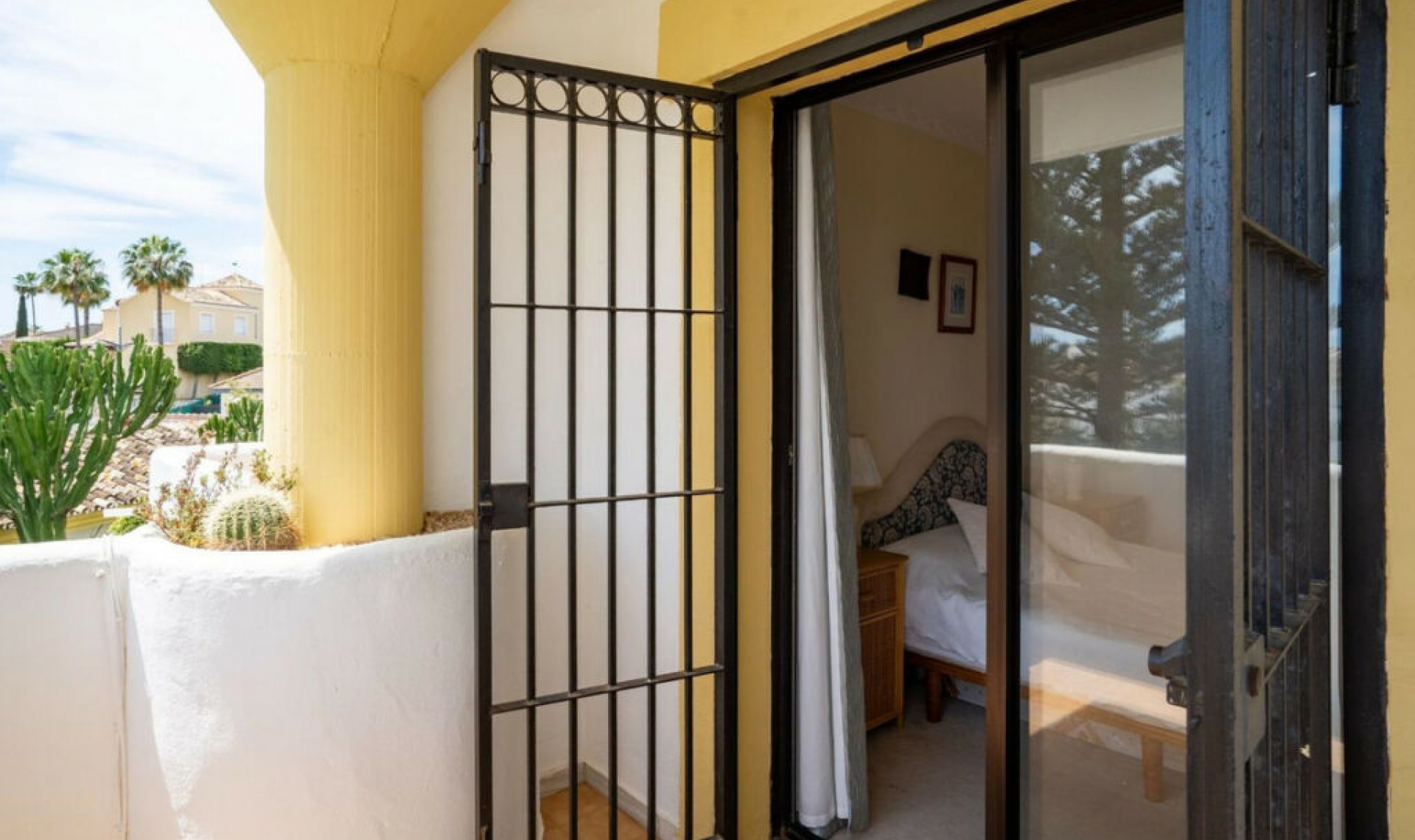 Resale - Apartment -
Calahonda