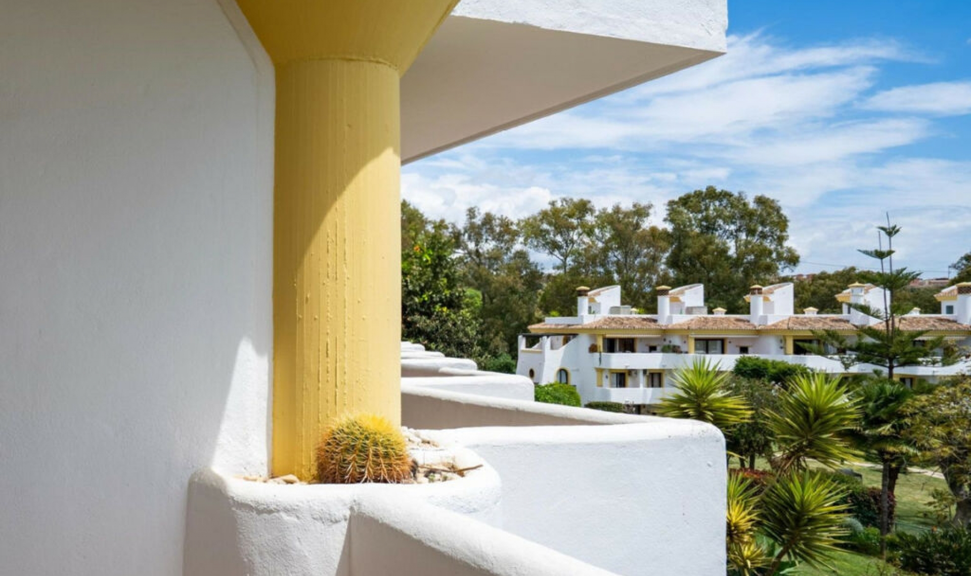 Resale - Apartment -
Calahonda