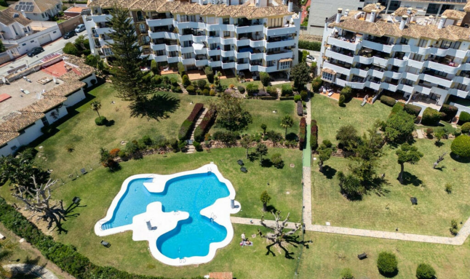 Resale - Apartment -
Calahonda